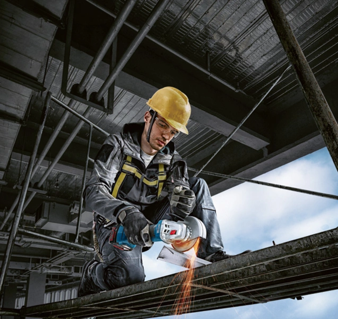 Bosch Professional GWS 18V-7 Cordless Angle Grinder